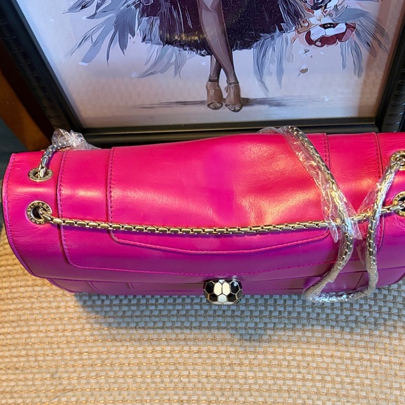 Bulgari Fuchsia Leather Shoulder Bag with Serpenti Head clasp - Picture 3 of 10